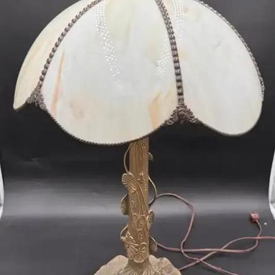 Stained Glass Table Lamp with Floral Design