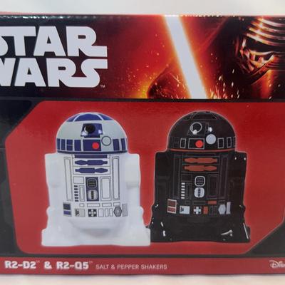 Star Wars R2-D2 & R2-Q5 Salt & Pepper Shakers 