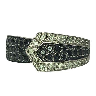 Lot 004  
10K White Gold Diamond & Onyx Ring