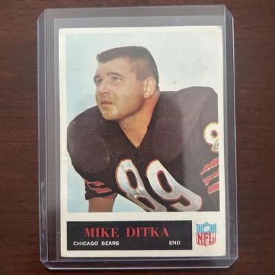 1965 Philadelphia Football Card. Mike Ditka - Chicago Bears. Card #19