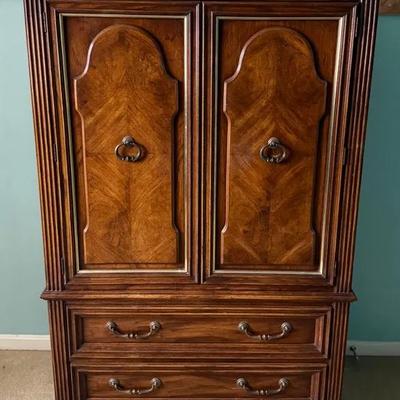 Vintage Wooden Bedroom Wardrobe