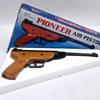 "Pioneer" G6435 Air Pistol