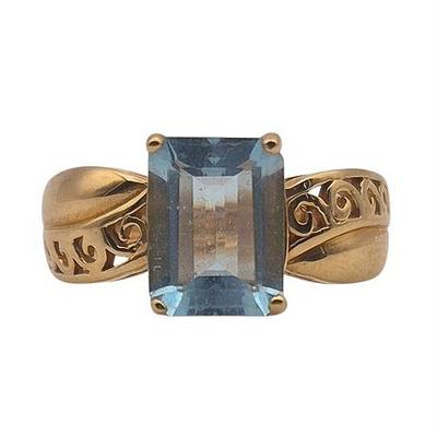 Sale Photo Thumbnail #2: 14K Yellow Gold Vintage Aquamarine Ring