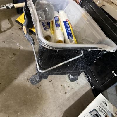 Professional paint bucket for large rollers