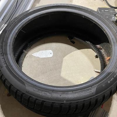 One Pirelli Sottozero3 225/40 R16 Tire