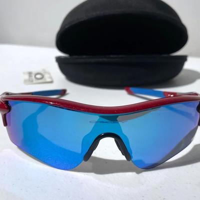 Band New Oakley Men’s Sunglasses (no Prescription)