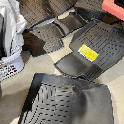 Weather tech To Rubber SUV Interior Floor Mats