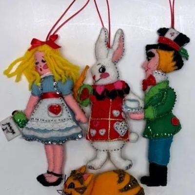 "Alice in Wonderland" Plush Ornaments 