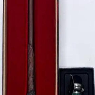 "Harry Potter" Wand and Deluminator Collection - The Noble Collection 