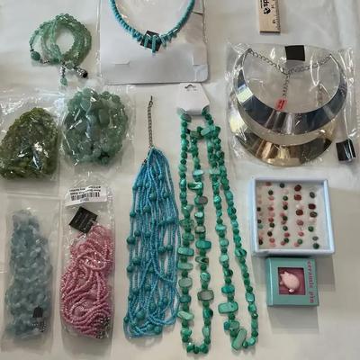 Costume Jewelry Necklaces & Stones