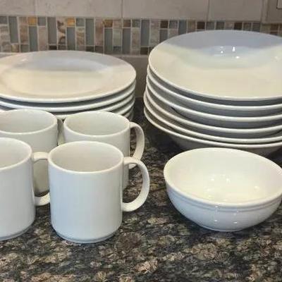 Williams Sonoma Everyday Dishes 