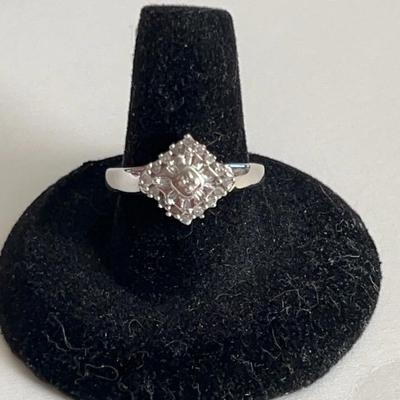 14k White Gold And Diamond Ring