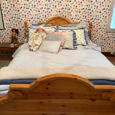 Charming pine cottagecore queen sized bed