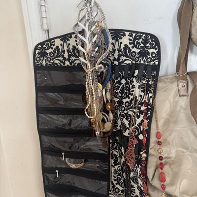 Sale Photo Thumbnail #98