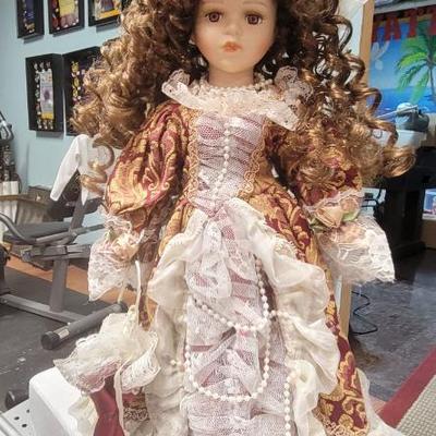 Selection of Toys, Dolls and Collectibles 