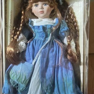 Selection of Toys, Dolls and Collectibles 