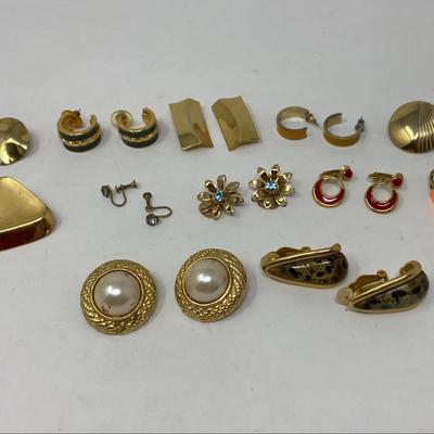 Good Toned Pierced And Clip On Earrings