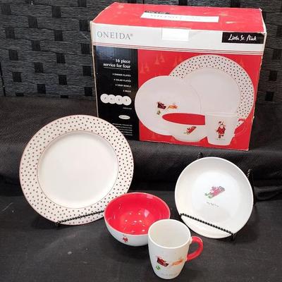 Oneida "Little St. Nick" Serving  Set (16pc./Serving for 4)