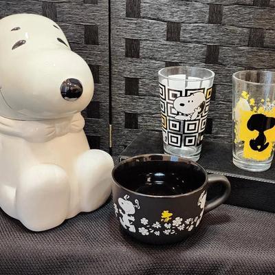 Vintage (1966) Snoopy Cookie Jar, Pint Size Glasses (2) & Soup Bowl