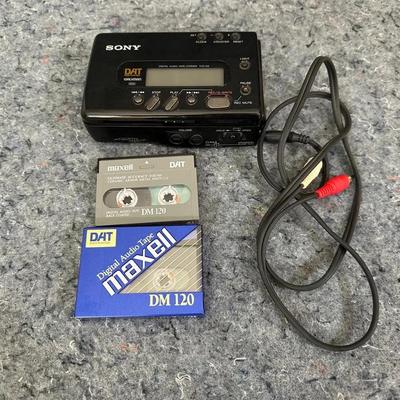Sony DAT Walkman Digital Audio Tape Recorder TCD-D8 with Maxell DAT Tape & Cable