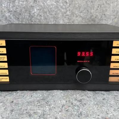 Day Sequerra FM Reference | High-End FM Broadcast Tuner | Davidson Roth Corporation