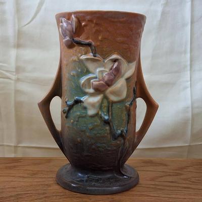 Roseville Pottery Magnolia 89-7 Double-Handled Vase