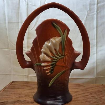 Roseville Pottery Zephyr Lily 392-10 Basket Vase