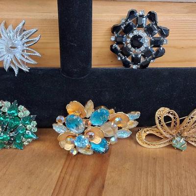 Lot Of 5 Vintage Brooches 