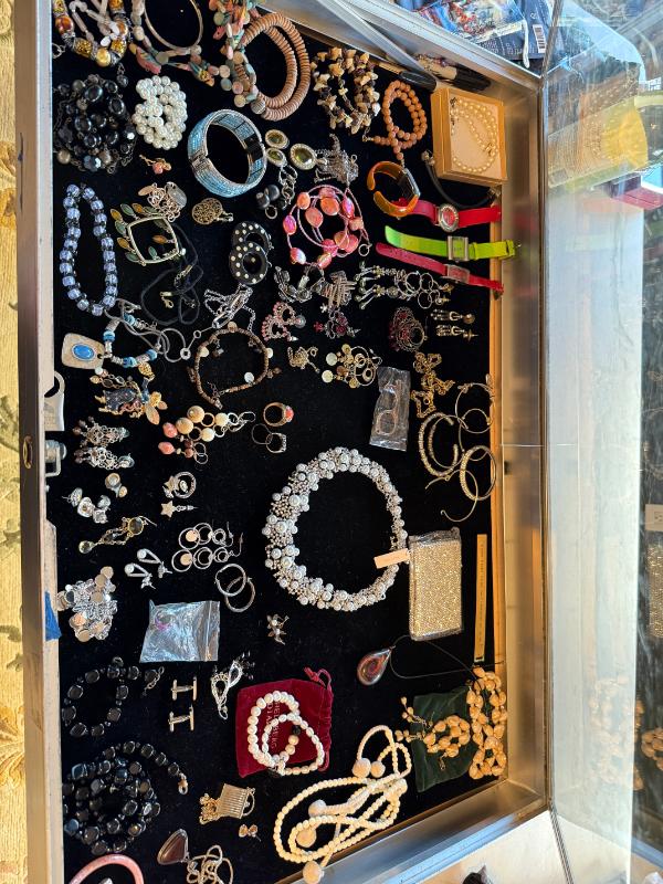 Sale Photo Thumbnail #34