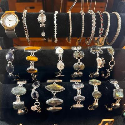 Sale Photo Thumbnail #137