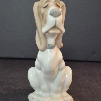 Nao by Lladró "Sad Hound Dog" #0375 7¼" Figurine