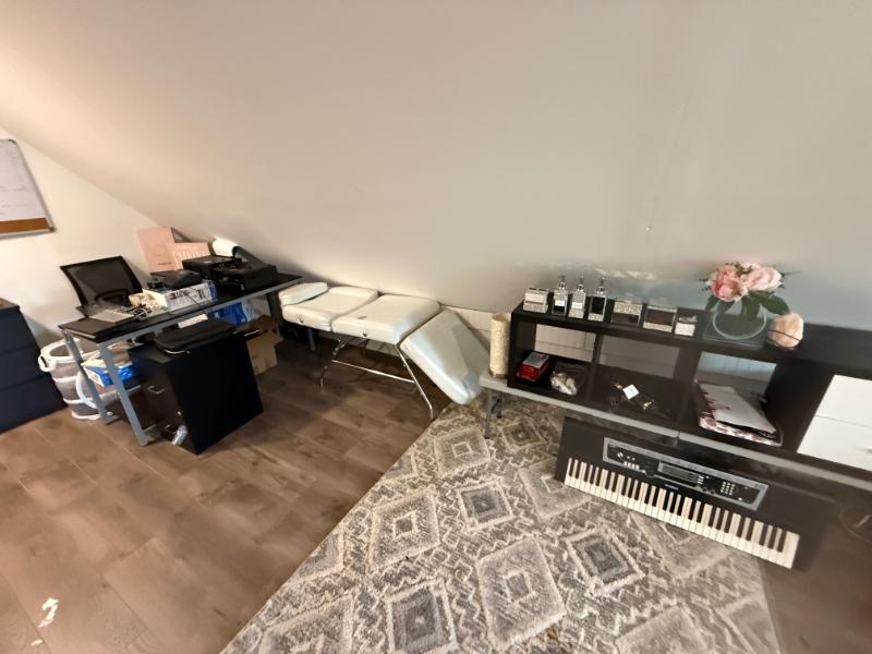 Sale Photo Thumbnail #28