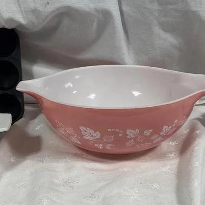Mystery Lot Kitchen Including Pyrex Pink Gooseberry Cinderella Mixing Bowl  