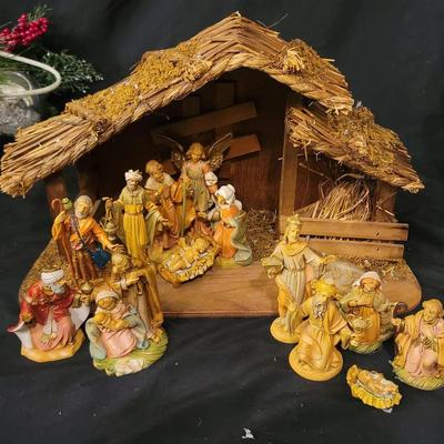 Fontanini Italian Nativity Stable featuring Depose Holy Family & Simonelli Carved Sculptures