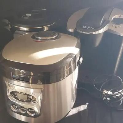 BRAVETTI RICE COOKER, KEURIG COFFEE MAKER, & PROGRAMMABLE PRESSURE COOKER