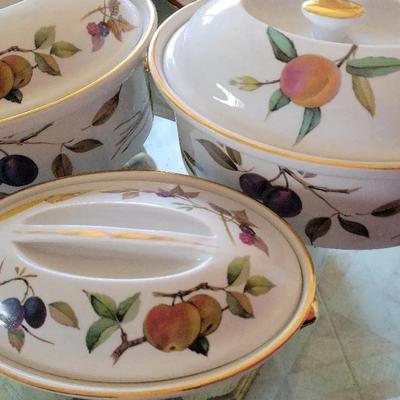 THREE COVERED CASSEROLE DISHES BY ROYAL WORCESTER 