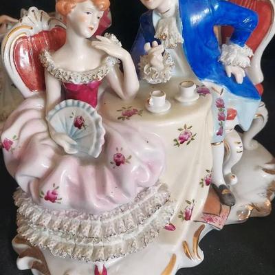 VINTAGE PORCELAIN FIGURINE COLLECTION 