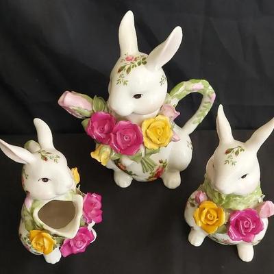 VINTAGE ROYAL ALBERT OLD COUNTRY ROSES BUNNY RABBIT TEA POT, CREAMER, SUGAR SET