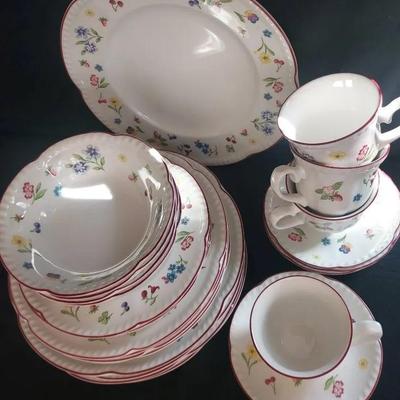 SET OF JOHNSON BROTHERS FLEURETTE TABLEWARE