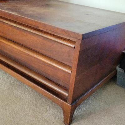 LANE MID-CENTURY WOODEN SIDE TABLE