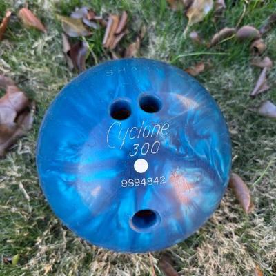 256: Women’s Columbia Cyclone 300 Bowling Ball For Right Hand Bowler