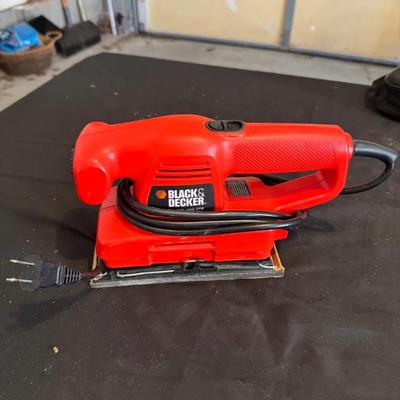 270: Black And Decker Electric Sander 