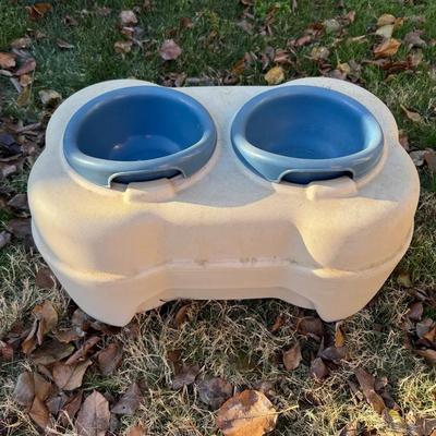 244: Plastic Dog Bowl Set