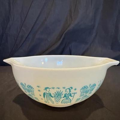 202: Vintage Pyrex Colonial Mist Large Bowl 