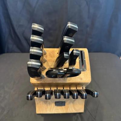 208: Chicago Cutlery Knife Block