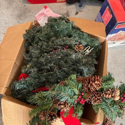 280: Box Of Holiday Wreaths 