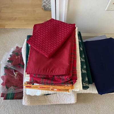 295: Linens, Table Cloths And Blankets 