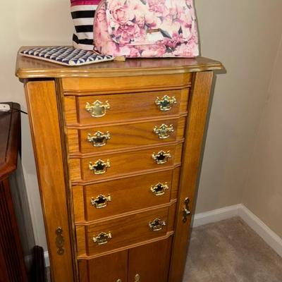 Sale Photo Thumbnail #134