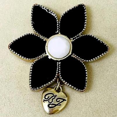 “Betsy Johnson” Floral Pendant 