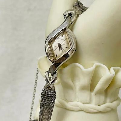 “Wittnauer” Vintage Ladies Watch